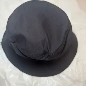 NWOT Arc\'teryx Sinsola Bucket Hat Black  Light Breathable Sun Hat Small/M Unisex Arc main image 2